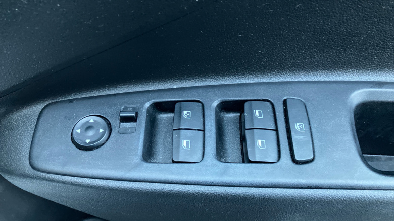 Hyundai i10 1.0 MPi SE Connect 5dr Petrol Hatchback